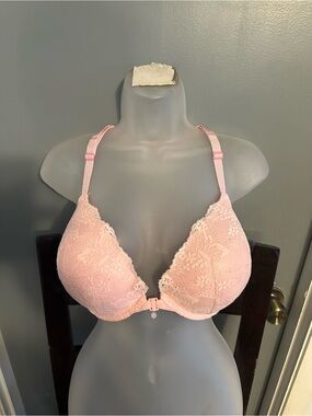 Victoria's Secret Pink Lace Front-Closure Push-Up Bra